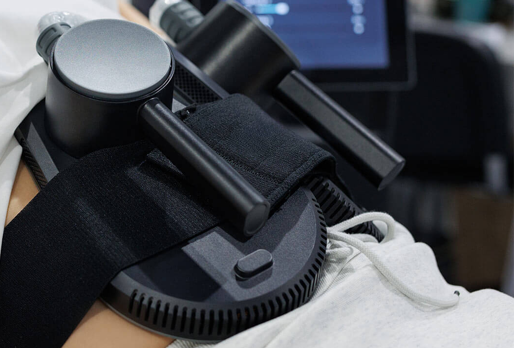 Prolean Dynamic Muscle Sculpt device during treatment